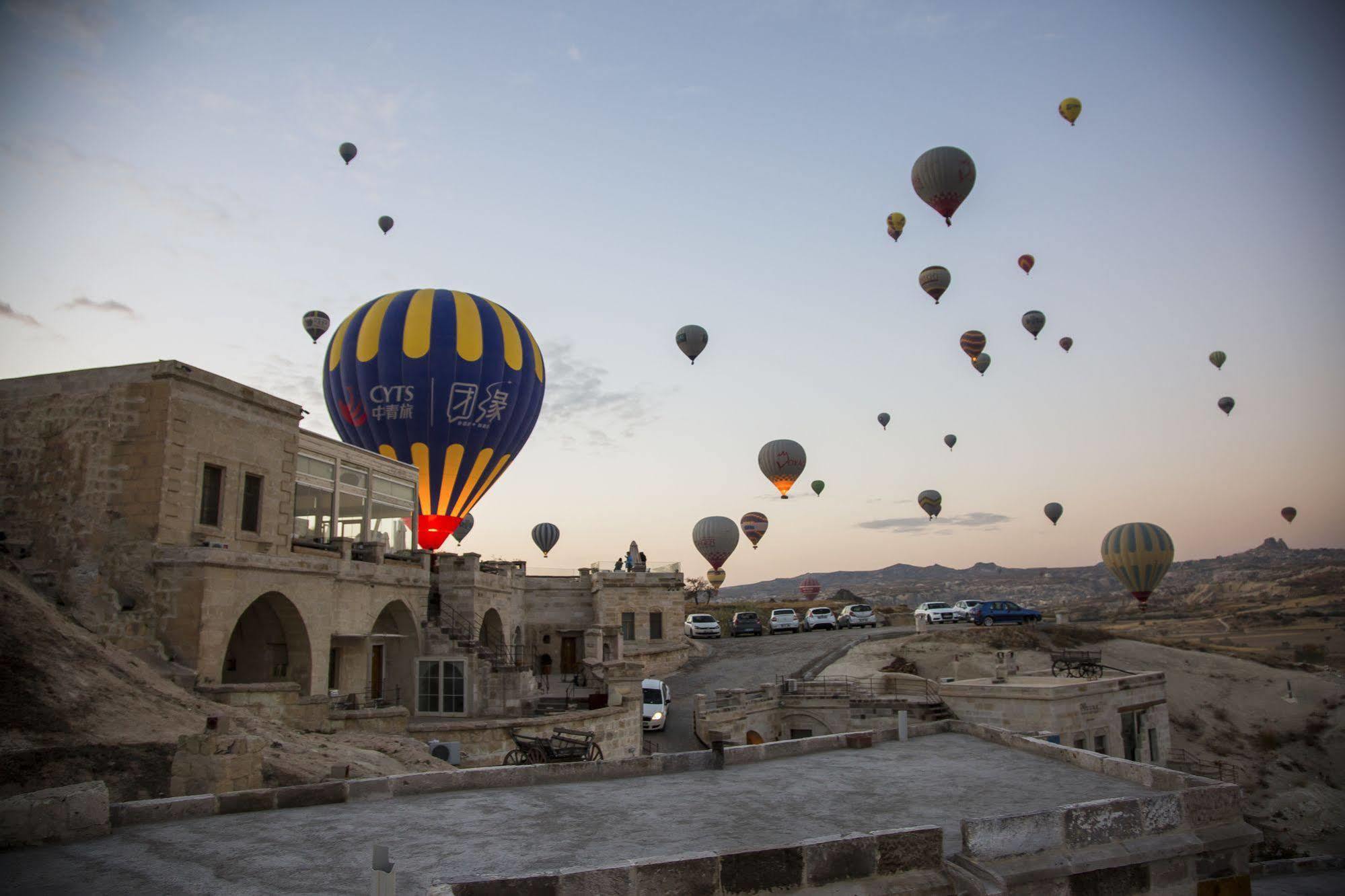 Azure Cave Suites - Cappadocia Göreme Zewnętrze zdjęcie